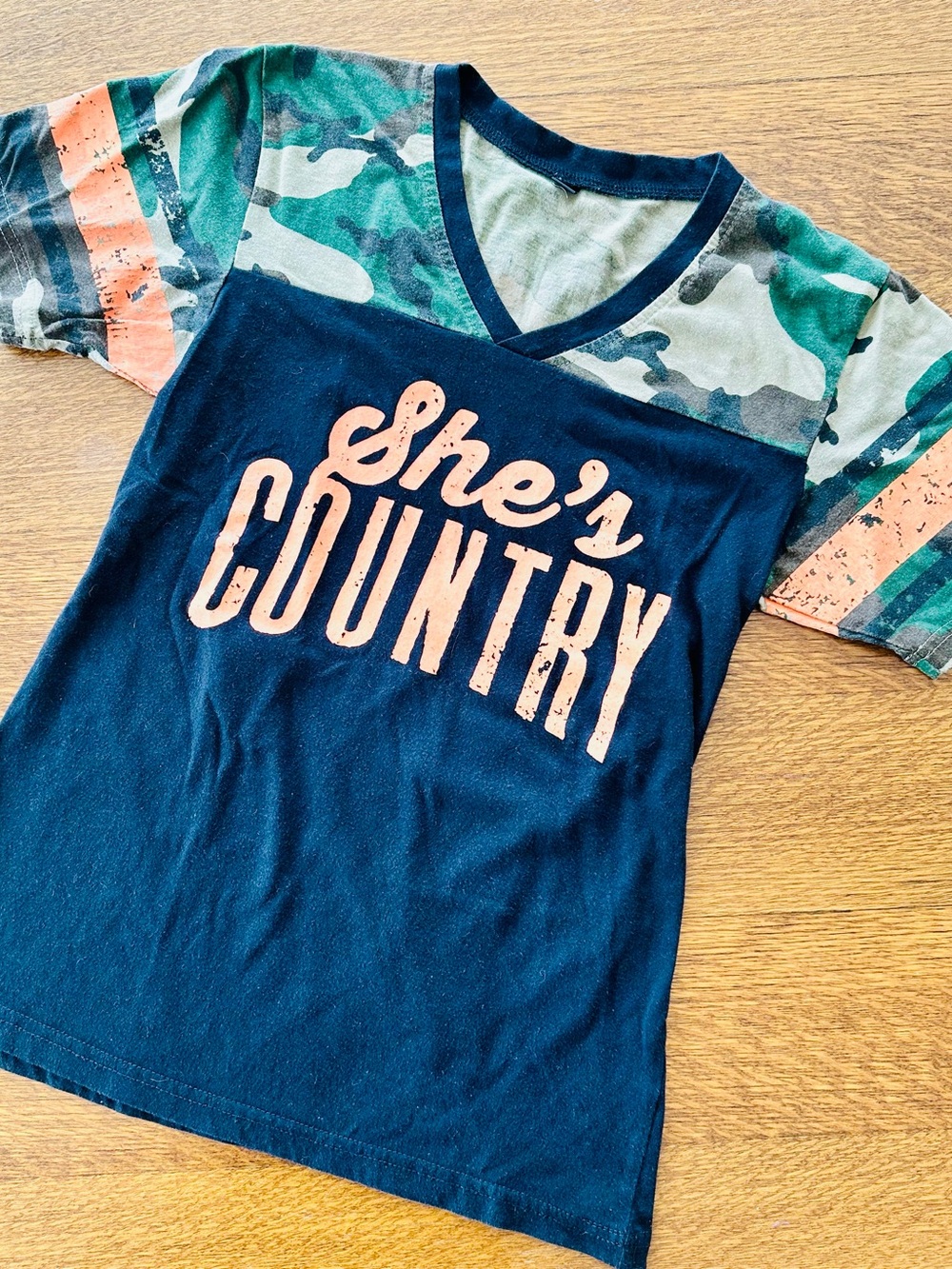 Jason Aldean She's Country Girls' Black & Camo V-Neck Tee